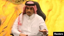 Menteri Luar Negeri Qatar, Sheikh Mohammed bin Abdulrahman al-Thani dalam sebuah interview di Doha (foto: dok).
