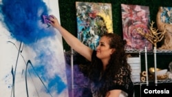 Lorena Junco Margain, estudió Artes Visuales en la Universidad de Monterrey antes de cofundar la galería Distrito 14 como una plataforma para amplificar a los artistas mexicanos emergentes. [Foto cortesía Lorena Junco Margain].