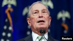 រូប​ឯកសារ៖ លោក Michael Bloomberg​ ថ្លែង​នៅ​ក្នុង​សន្និសីទ​កាសែត​មួយ នៅ​ក្នុង​ក្រុង Norfolk រដ្ឋ Virginia សហរដ្ឋអាមេរិក កាលពី​ថ្ងៃទី២៥ ខែវិច្ឆិកា ឆ្នាំ២០១៩។