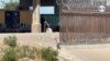 Migrantes cruzan desde Ciudad Juárez , México, hacia El Paso, Texas, o han sido detenido por la patrulla fronteriza por cruzar de manera irregular. [Foto: Celia Mendoza, VOA]