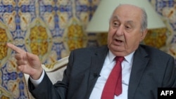 "Il n'y aura pas" de référence à l'islam dans la nouvelle constitution a assuré Sadok Belaïd, juriste à la tête de la "Commission nationale consultative pour une nouvelle République".