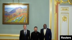 Слева направо: госсекретарь Энтони Блинкен, президент Украины Владимир Зеленский и министр иностранных дел Великобритании Дэвид Лэмми. Киев, Мариинский дворец. 11 сентября 2024 г.