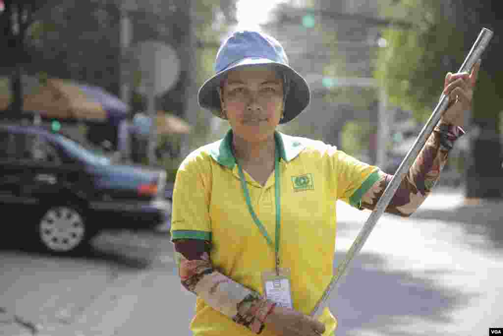 Ngorn Soknov, 33, is an employee of CINTRI, a waste management company in Phnom Penh, on March 5, 2018. Speaking to VOA ahead of the 107th Internaitonal Women's Rights Day, Soknov, believes she has a role to play to bring better change to her family. “When women have economic opportunity as men -bringing an income to support the family, the family may find harmony, unity and gratitude in one another,” said Soknov. “I am striving for the future of my son, my husband and for myself.” (Tum Malis/VOA Khmer)