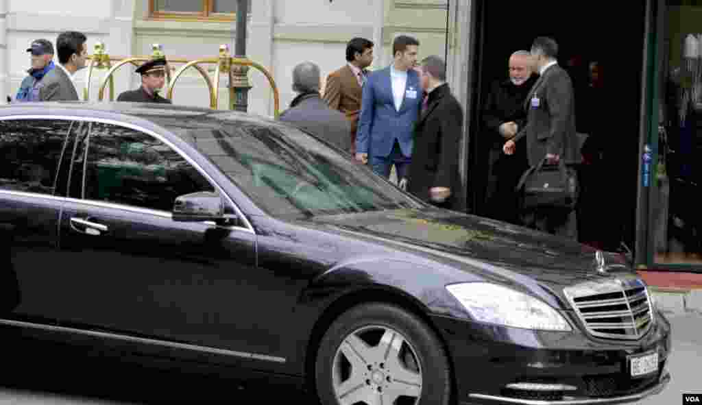 در دومين روز از مذاكرات هسته‌ای محمد جواد ظریف، وزیر امور خارجه ایران، پس از پنج ساعت گفتگو با جان کری، وزیر خارجه ایالات متحده، به ديدار همتايان اروپايی‌اش سفری چند ساعته به بروكسل داشت. 