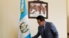 Miguel Ángel Gálvez, juez del tribunal de mayor riesgo de Guatemala, posa para una fotografía en su oficina en el piso 14 del edificio judicial en Ciudad de Guatemala, el 12 de mayo de 2022.
