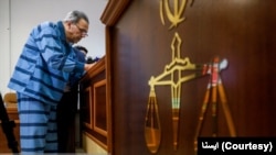 Jamshid Sharmahd جمشید شارمهد در چهارمین جلسه دادگاه، سهشنبه ۳۱ خرداد
