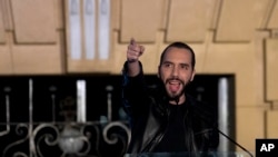 ARCHIVO - El presidente de El Salvador, Nayib Bukele, encabezó sendas encuestas de CID Gallup sobre popularidad y desempeño en el cargo. 