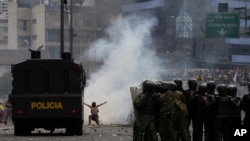 Manifestantes protestan contra el gobierno del presidente Guillermo Lasso y el incremento de los precios del combustible en Quito, Ecuador, el 21 de junio de 2022.
