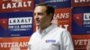ARCHIVO - El candidato republicano al Senado por Nevada Adam Laxalt espera a hablar en un evento de campaña el 11 de junio de 2022 en Las Vegas. (AP Foto/John Locher)