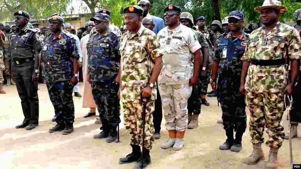 Shugaba Goodluck Jonathan ya ziyarci garin Baga dake jihar Borno, don yabawa dakarun Najeriya da suka kwato yankunan da a da suke hannun ‘yan Boko Haram.