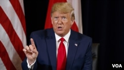 El presidente de EE.UU., Donald Trump, dice que ordenó congelar ayuda a Ucrania por casi 400 millones de dólares.