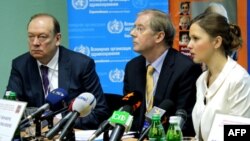 Представник ВООЗ в Україні - Кіз де Йонкере, віце-президент НАМН України - професор Віталій Москаленко