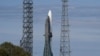 Empresa espacial de Bezos cancela el primer lanzamiento de su nuevo cohete en el último momento