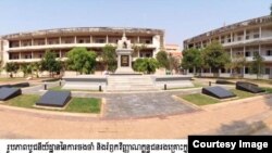 បូជនីយដ្ឋាន​រំឭក​វិញ្ញាណ​ក្ខន្ធ​ជន​រងគ្រោះ​​ក្នុង​គុក​ទួលស្លែង (រូប​ថត​ផ្តល់​ឲ្យ​ដោយ​សាលាក្តី​ខ្មែរ​ក្រហម) 