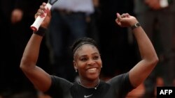 Serena Williams après sa victoire sur Julia Goerges à Roland-Garros, France, le 2 juin 2018. 