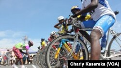 Course de vélo à Goma, RDC, le 17 mai 2015 (VOA/Charly Kasereka)
