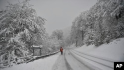 El Servicio Nacional de Meteorología de Estados Unidos pronostica acumulaciones de nieve de hasta 30 centímetros en gran parte del país esta semana.
