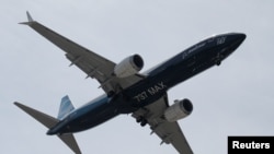 Un Boeing 737 Max, lors de la 52ème édition du Paris Air Show à l'aéroport du Bourget, près de Paris, en France, le 22 juin 2017.