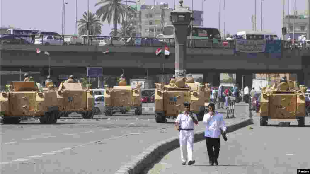 Egyptian army soldiers and armored personnel carriers deployed near Tahrir Square in Cairo, August 19, 2013.