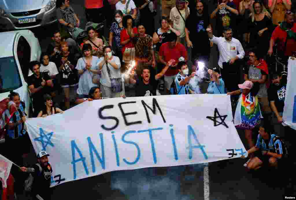 Miles de manifestantes exigieron que no haya amnistía para los atacantes de las sedes del gobierno en Brasilia, en referencia a las leyes que protegieron a los violadores de derechos humanos de la dictadura militar de 1964-1985.