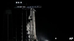 在佛罗里达州肯尼迪航天中心，美国航空航天局和SpaceX推迟了原定于周一向国际空间站发送4名成员的计划。（2023年2月27日）
