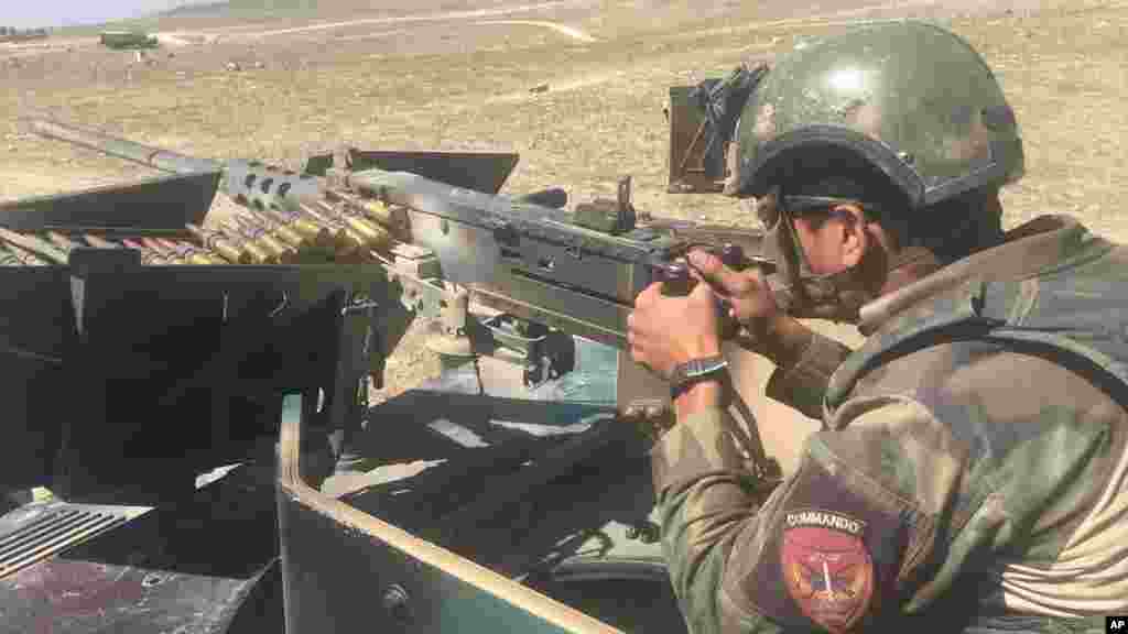Un militaire afghan monte la garde à Pandola, le 14 avril 2017.