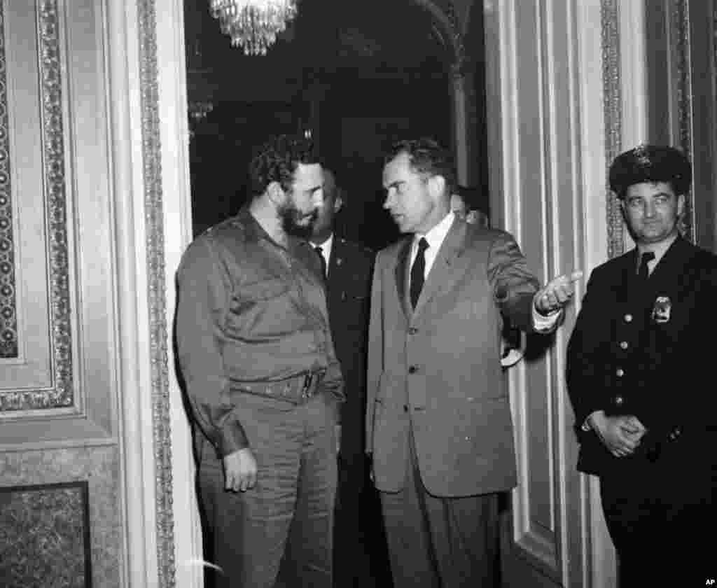1959年4月19日，古巴部长会议主席卡斯特罗在和美国副总统尼克松在华盛顿举行了两个多小时的闭门会谈后，离开尼克松办公室