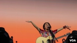La cantautora guatemalteca maya kaqchikel Sara Curruchich afirma que concibió el proyecto hace alrededor de un año. Foto cortesía de Cristian Dávila, de su equipo de producción.