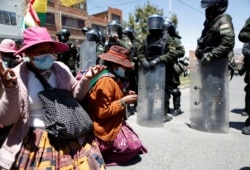 El vicepresidente David Choquehuanca convocó anteriormente a un diálogo pero no hubo resultados positivos. Los manifestantes siguen firmes en sus demandas. Foto: Reuters.e no desistirán en su disputa por el control de la Asociación de Productores de Coca de La Paz.