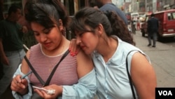 Faviola Muñoz Aguirre, 20, izquierda, y su hermana María Aguirre, de 23 años, buscan trabajo en Nueva York.