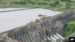Le barrage hydroélectrique Inga sur le fleuve Congo, vu du pont d'observation Belvedere (Mars 2011)