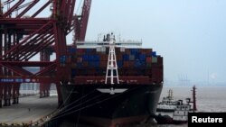 停靠在浙江省舟山港的一艘货轮。（2016年2月14日）