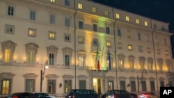 A motorcade allegedly carrying Libyan eastern-based forces General Khalifa Hifter leaves Italian Premier Giuseppe Conte's office in Rome, Jan. 8, 2020. 