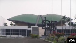 Dugaan kasus suap oleh Miranda Goeltom tahun 2004 melibatkan beberapa politisi di Senayan.