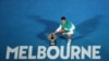 Novak Djokovic dari Serbia merayakan kemenangannya melawan Daniil Medvedev dari Rusia di Australia Terbuka, 21 Februari 2021. PM Victoria Daniel Andrews mengatakan pada 27 Oktober pemain tenis yang tidak divaksinasi dilarang berlaga di Australia Open. (Foto: REUTERS/Kelly Defina)