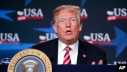 El presidente de EE.UU., Donald Trump, habla a pequeños empresarios en Hialeah, Florida. Abril 16, 2018.
