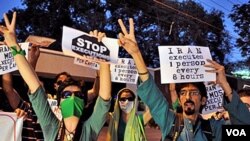 Desafiando el veto, la oposición renovó su convocatoria para la manifestación en Irán.
