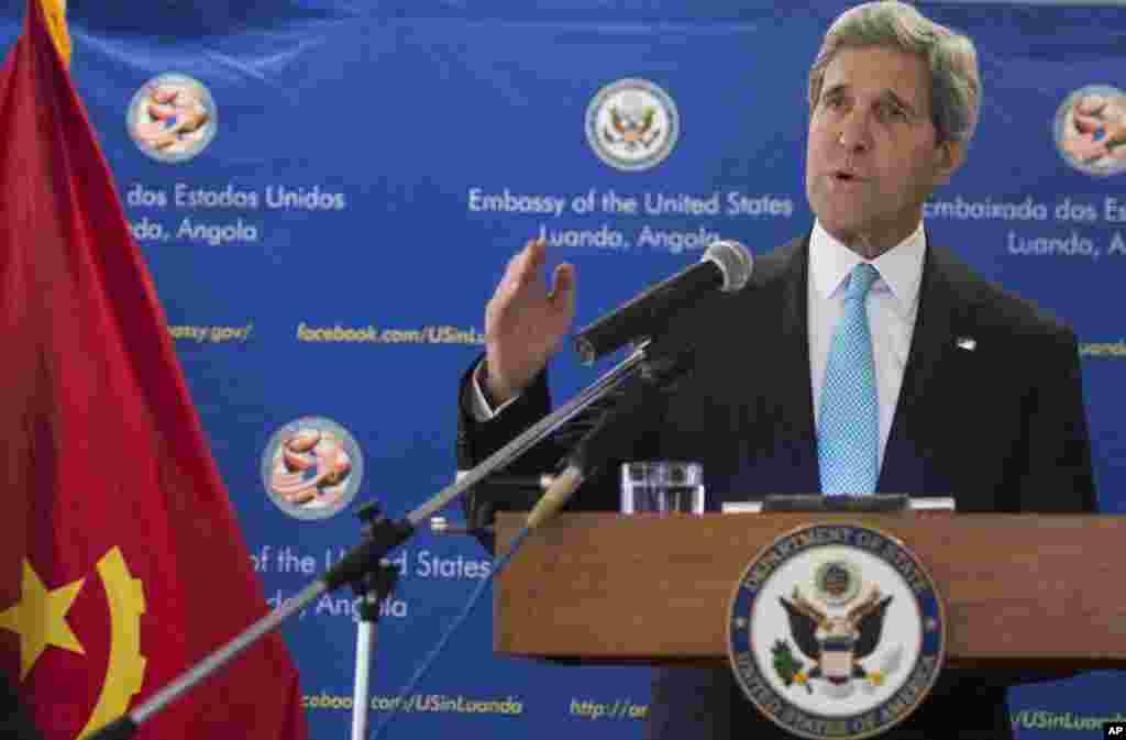 U.S. Secretary of State John Kerry holds a media conference praising oil-rich Angola's leadership for solving conflicts on the African continent, in Luanda, Angola, May 5, 2014.