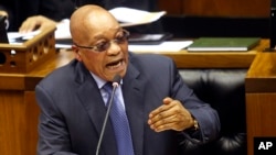 Le président sud-africain Jacob Zuma répond au Parlement à Cape Town, Afrique du sud, le 17 mars 2016.