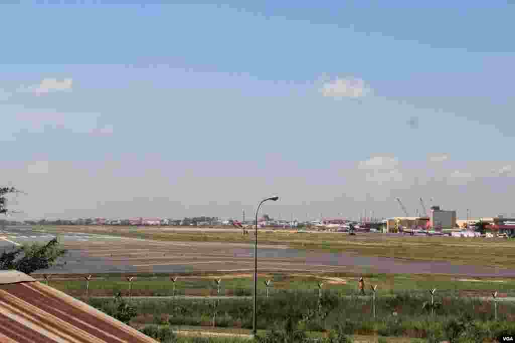 Phnom Penh international airport looks from the rooftop of a villager's house in Tropeang Lavear village, Cambodia, November 13, 2014. (Nov Povleakhena/VOA Khmer)