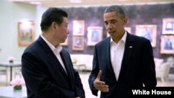 Presiden Obama dan Presiden Xi Jinping di tempat pertemuan Annenberg di Sunnylandsm Rancho Mirage, California (7/6).