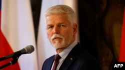 Президент Чехії Петр Павел на спільній пресконференції зі своїм французьким колегою Еммануелем Макроном після зустрічі в Празі, 5 березня 2024 року. (Фото: Ludovic MARIN / AFP)
