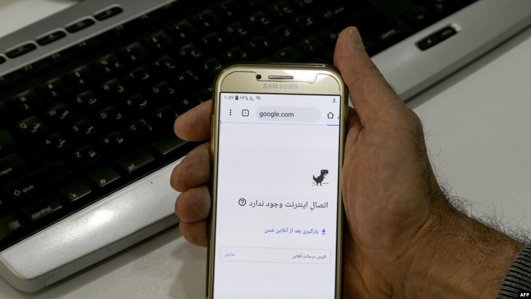 دولت ایران چندی پیش در پی اوج گرفتن اعتراضات گسترده به گرانی بنزین، دسترسی شهروندان به اینترنت را با تصمیم شورای امنیت کشور، قطع کرده بود.