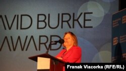 Darektar Muryar Amanda Bennett 
