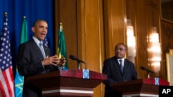 Rais Barack Obama akiwa na Waziri Mkuu wa Ethiopia, Hailemariam Desalegn, kwenye mkutano na waandishi wa habari July 27, 2015, Addis Ababa. 