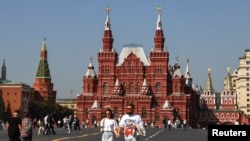 Архівне фото: Люди на Червоній площі в центрі Москви, 10 вересня 2024 року.