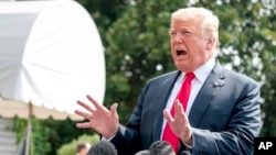 El presidente Donald Trump respondió preguntas de los periodistas en la Casa Blanca el viernes, 17 de agosto de 2018.