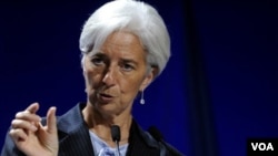 La directora gerente del FMI, Christine Largarde, aclaró que el Euro no desaparecería en 2012.