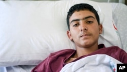 A Syrian man rests in a hospital in Reyhanli, Turkey, April 7, 2017. Turkish media, quoting Turkey's Justice Minister Bekir Bozdag and other officials, says autopsy results show Syrians were subjected to chemical weapons attack in Idlib, Syria, Tuesday.