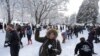 Сотні людей відгукнулися на запрошення мешканки міста у США погратися у сніжки